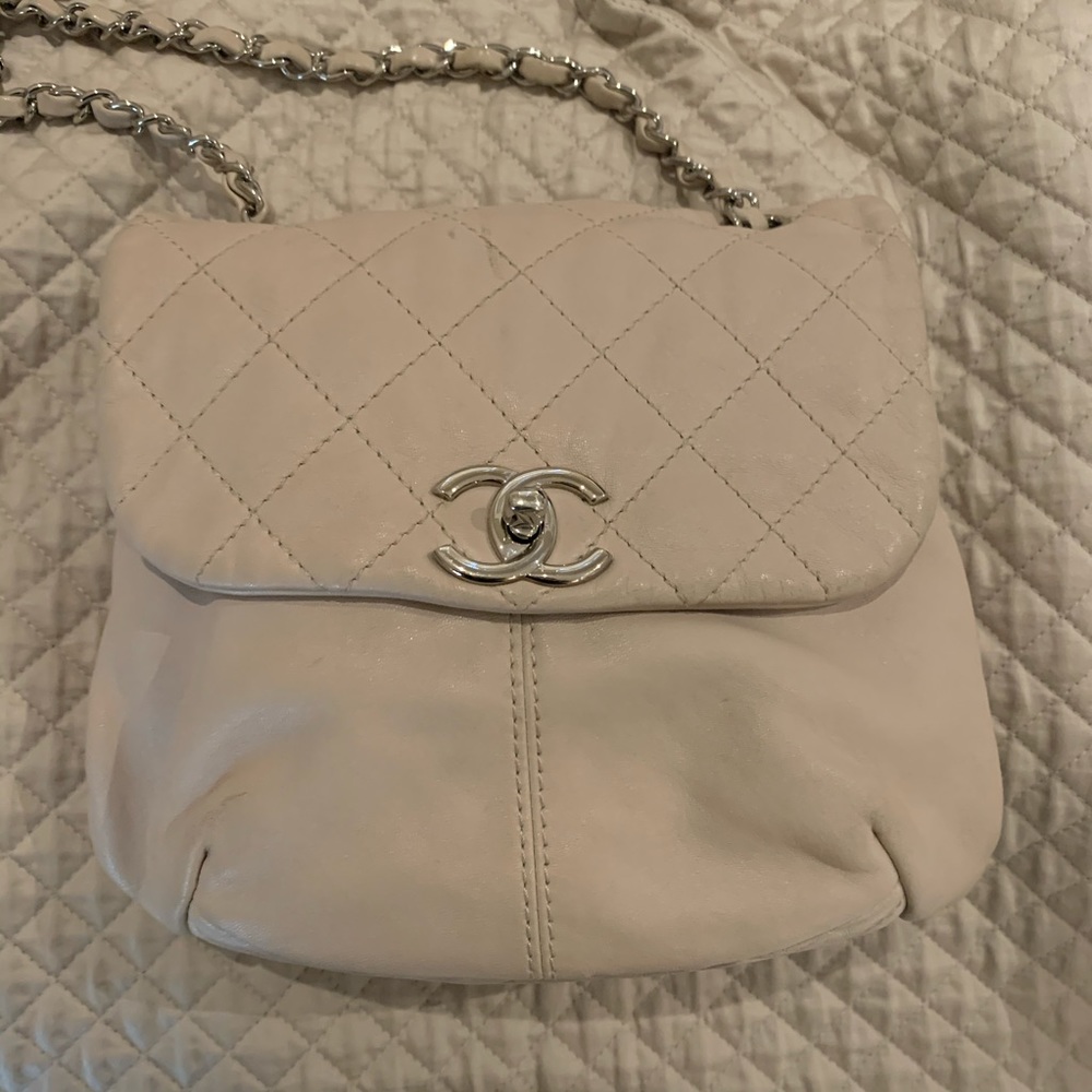 ⭐️CHANEL⭐️ Cross Body Bag